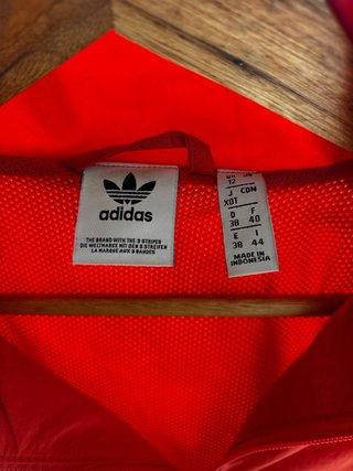 Chaqueta deportiva Adidas color CORAL