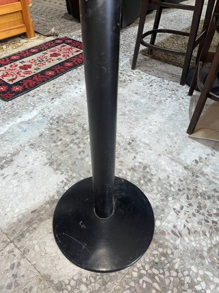 MESA ALTA DE MADERA