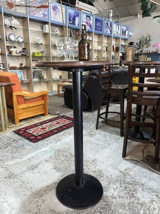 MESA ALTA DE MADERA