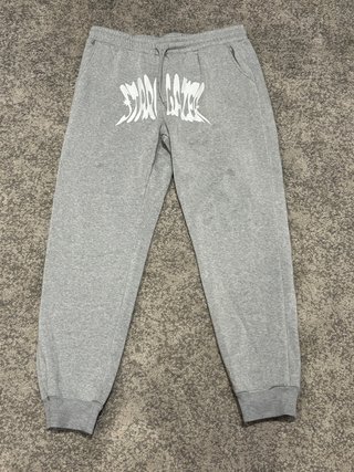 Chándal gris con logo
