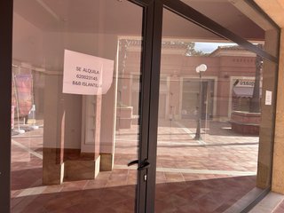 Se alquila local en  Islantilla Reformado