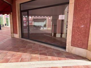 Se alquila local en  Islantilla Reformado