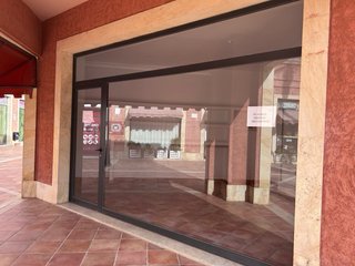 Se alquila local en  Islantilla Reformado