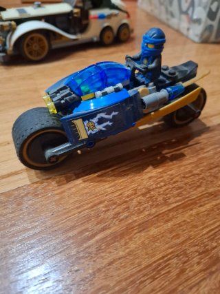 Construcciones de LEGO montadas y completas