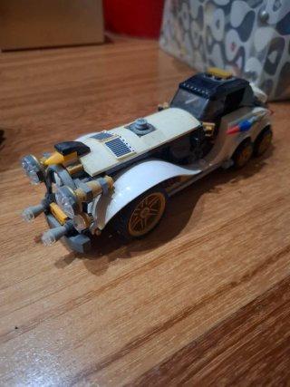 Construcciones de LEGO montadas y completas