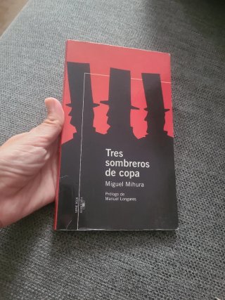 Tres sombreros de copa