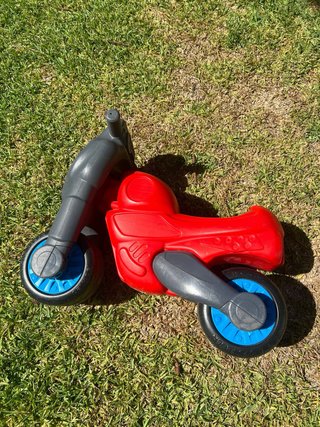Moto infantil Feber roja y gris