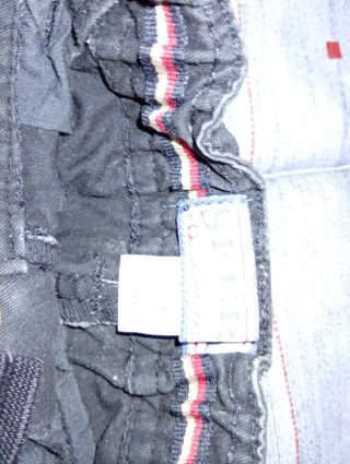 Lote de pantalones de niño de varias tallas.