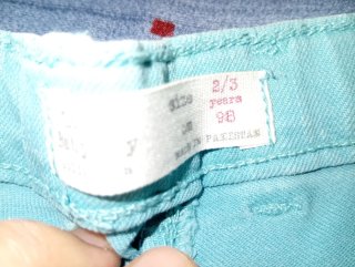 Lote de pantalones de niño de varias tallas.