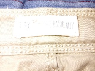 Lote de pantalones de niño de varias tallas.