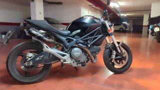 Ducati Monster 696 Plus Negra