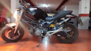 Ducati Monster 696 Plus Negra
