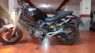 Ducati Monster 696 Plus Negra