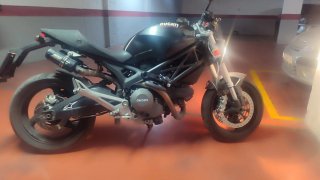 Ducati Monster 696 Plus Negra