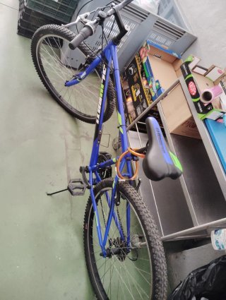 Bicicleta azul,sin cogerla es nueva