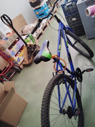 Bicicleta azul,sin cogerla es nueva