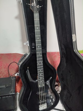 Bajo Eléctrico Negro con Funda y Amplificador