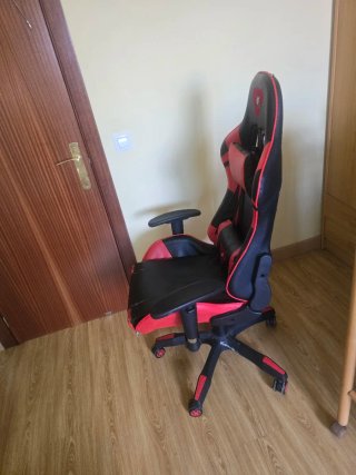Silla gamer negra y roja