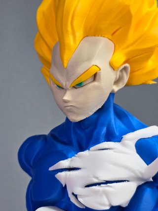 Figura Super Saiyan Vegeta 45cm