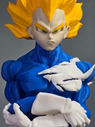 Figura Super Saiyan Vegeta 45cm