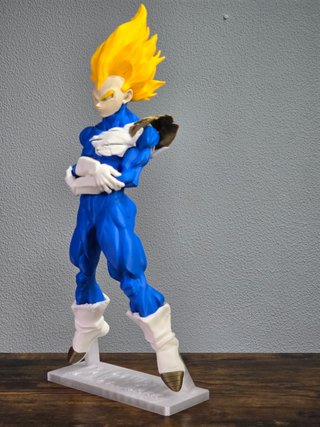 Figura Super Saiyan Vegeta 45cm