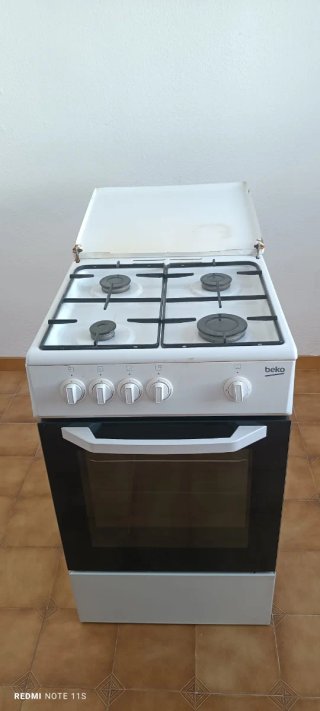 Estufa a gas Beko con horno