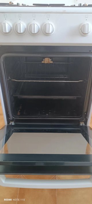 Estufa a gas Beko con horno