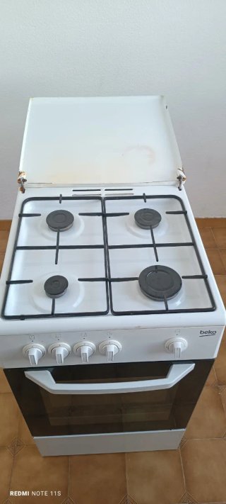Estufa a gas Beko con horno