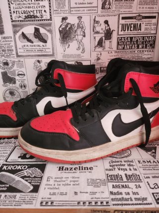 Zapatillas Rojas y Negras