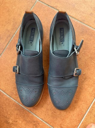 Zapatos Pikolinos piel azul doble hebilla