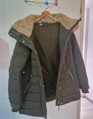 Abrigo Zara verde con forro