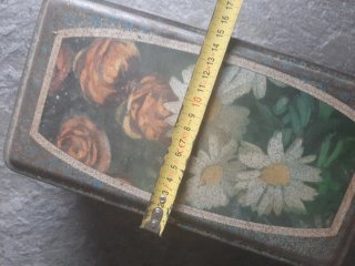 Scatola vintage in latta con manico