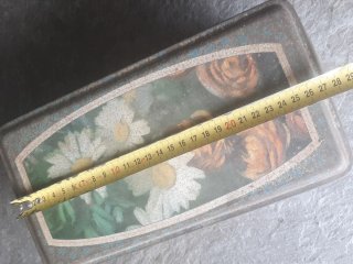 Scatola vintage in latta con manico