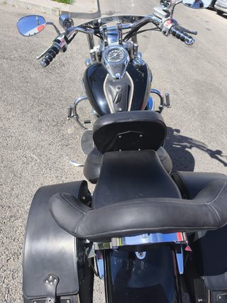 Suzuki VL 800 Intruder Negra