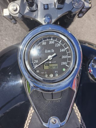 Suzuki VL 800 Intruder Negra