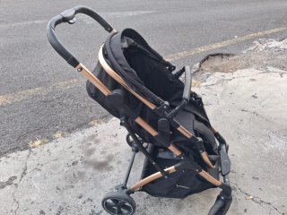 Carro de bebé Byberit negro y dorado