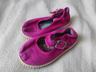 Zapatillas infantiles lona hebilla