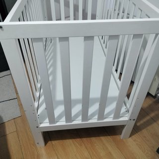 Cuna blanca para bebé