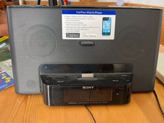 Base Dock y Radio Despertador Sony ICF-DS15iP