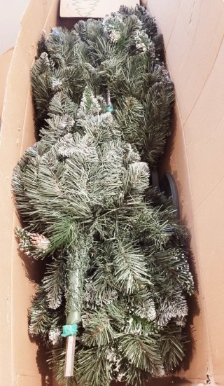 Árbol de Navidad con Luces y Piñas de altura 180cm