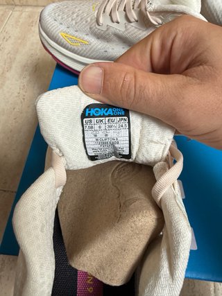 Zapatillas Hoka Blancas y Rosas