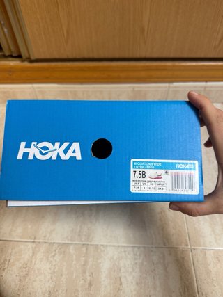 Zapatillas Hoka Blancas y Rosas