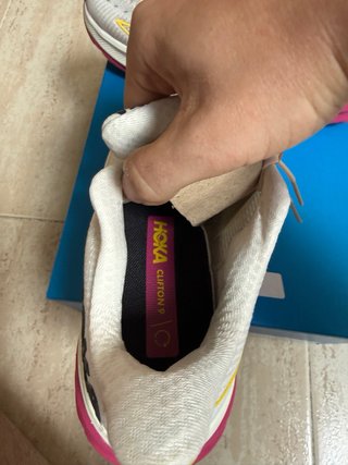 Zapatillas Hoka Blancas y Rosas
