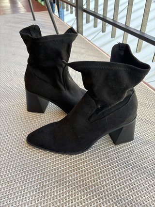 Botines negros de tacón