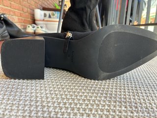 Botines negros de tacón