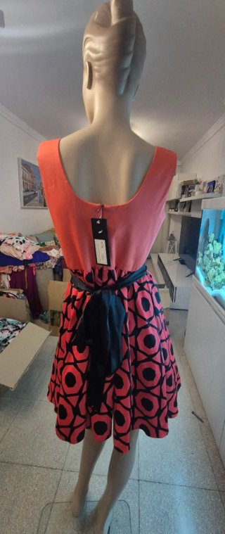 Vestido naranja y negro con estampado