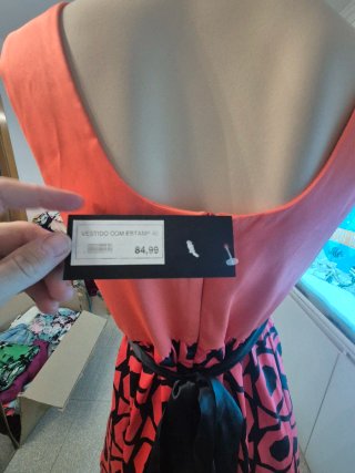 Vestido naranja y negro con estampado