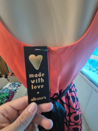 Vestido naranja y negro con estampado