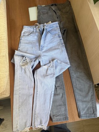 Pantalones pitillo Bershka azul y gris