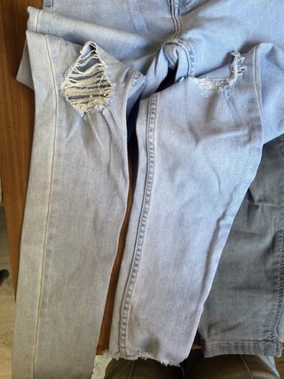 Pantalones pitillo Bershka azul y gris
